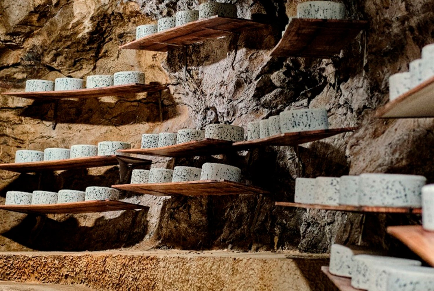 Cueva natural de quesos cabrales