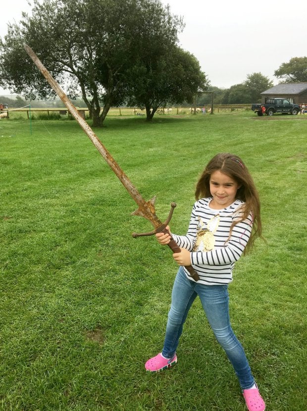 CINE SE ESTRENA ANTENA 3 TV | Una niña de 7 años encuentra una espada