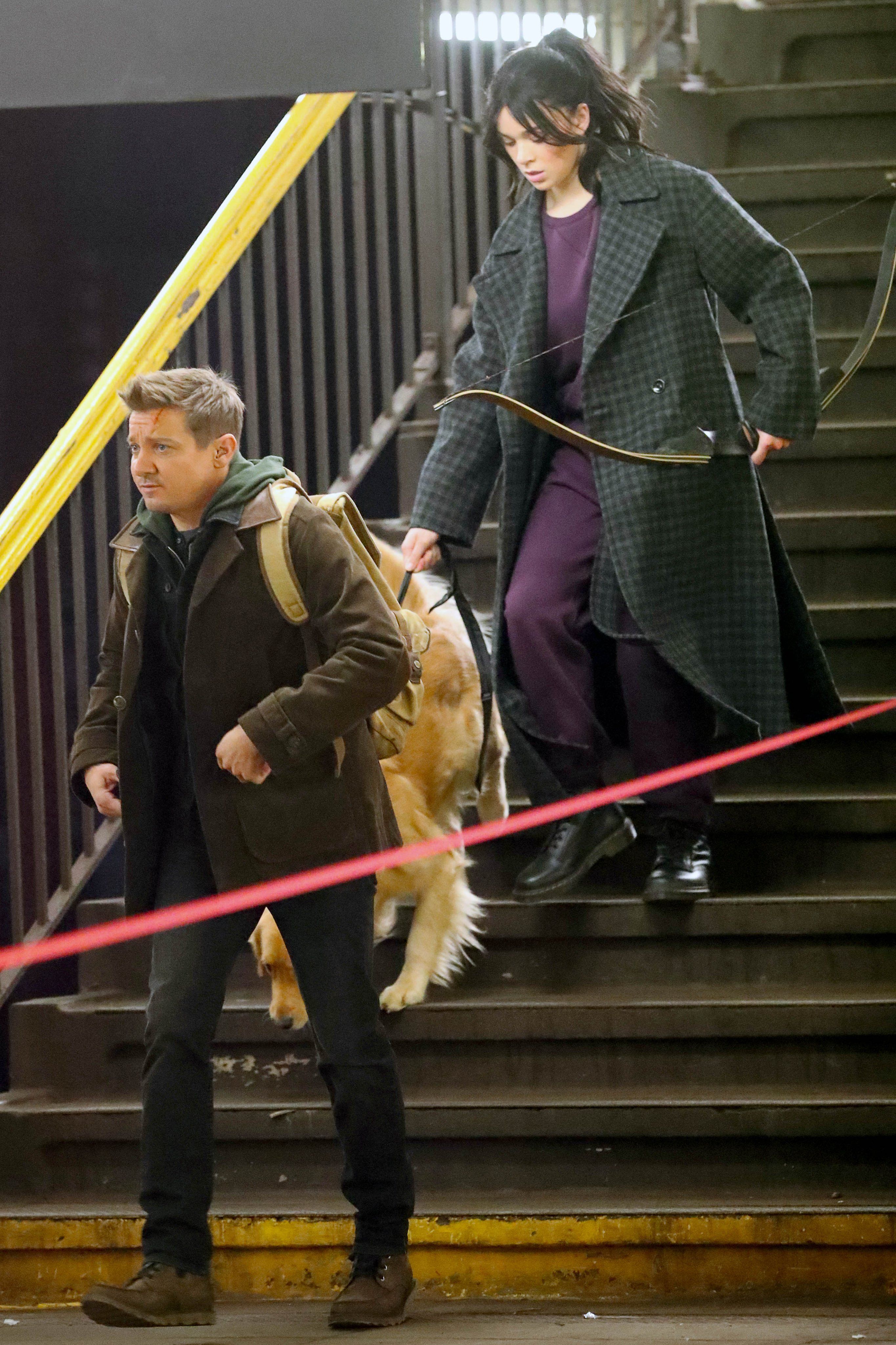 Aquí tenéis a Renner y Steinfeld como Clint Barton y Kate Bishop durante el rodaje de 'Hawkeye'.
